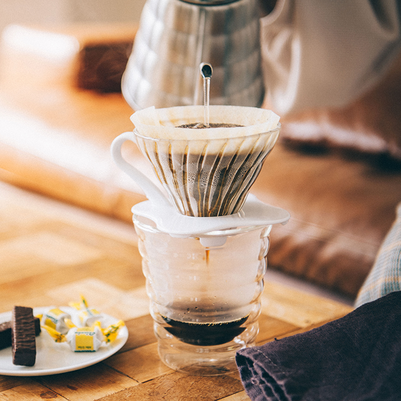 V60 Glass 01 Dripper, White